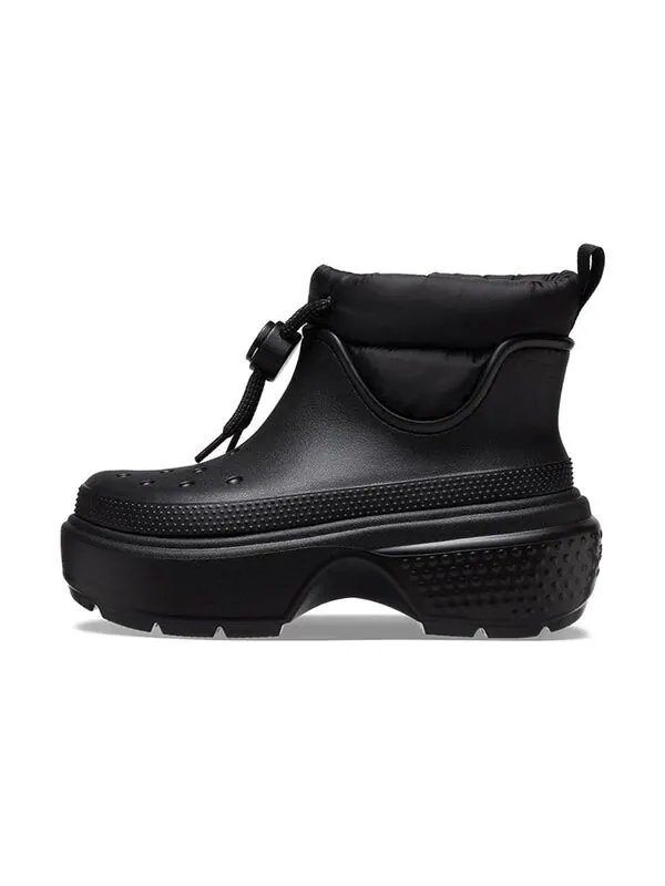 Кроссовки stomp puff boot 'black' Crocs — изображение 2 из 4, черный
