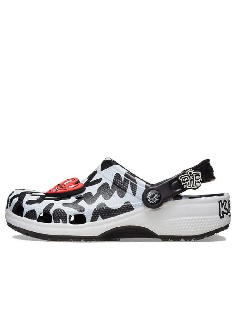 Сандалии Crocs x Keith Haring Classic Clog 'Black White' — изображение 1 из 7, черный
