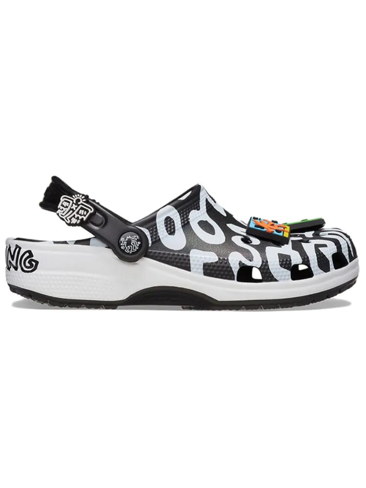 Сандалии Crocs x Keith Haring Classic Clog 'Black White' — изображение 2 из 7, черный