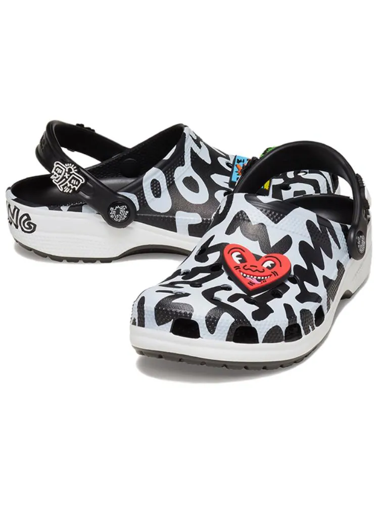 Сандалии Crocs x Keith Haring Classic Clog 'Black White' — изображение 5 из 7, черный