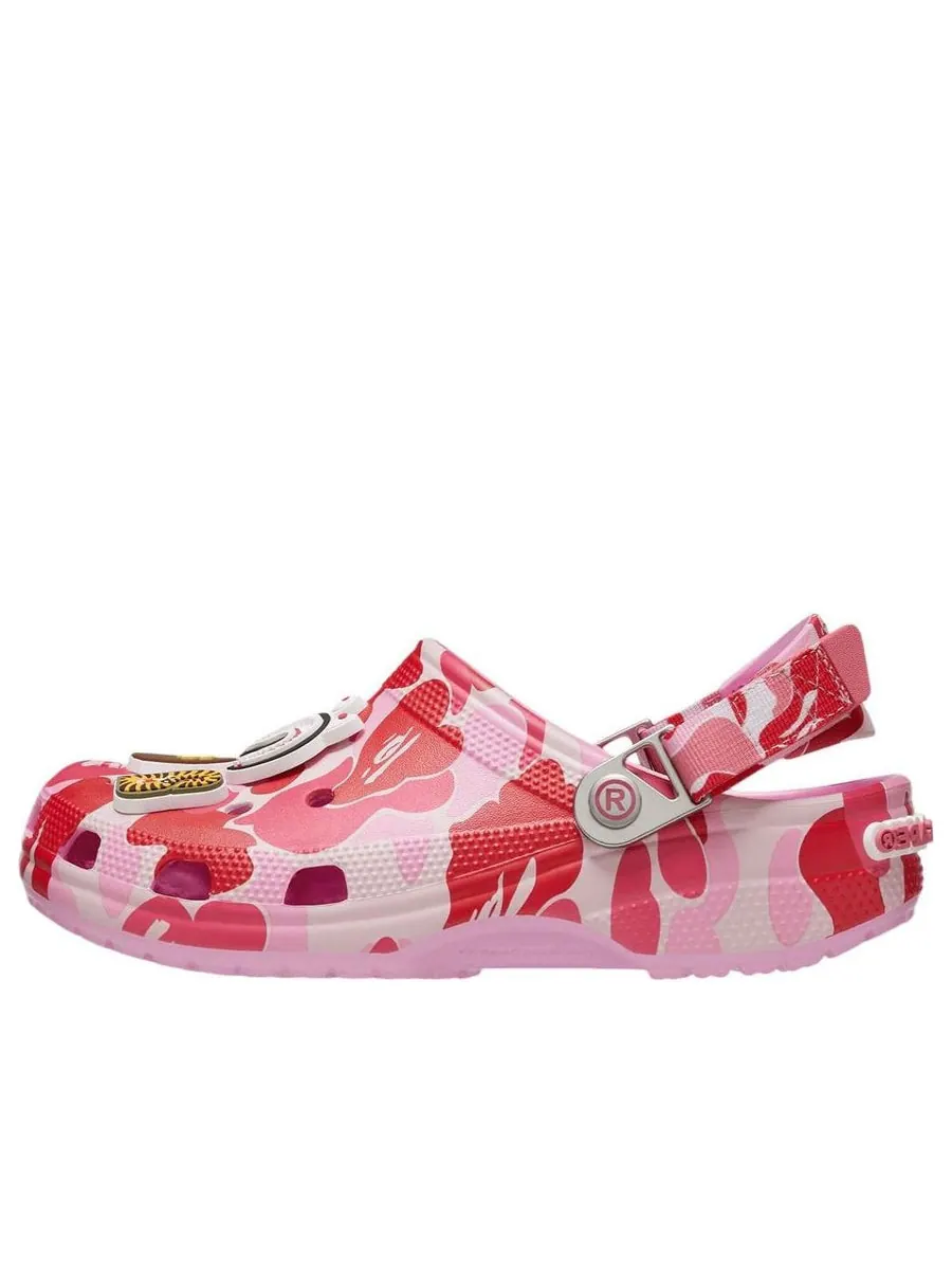 Сандалии Crocs x A Bathing Ape Clog 'Carnation' — изображение 1 из 5, розовый