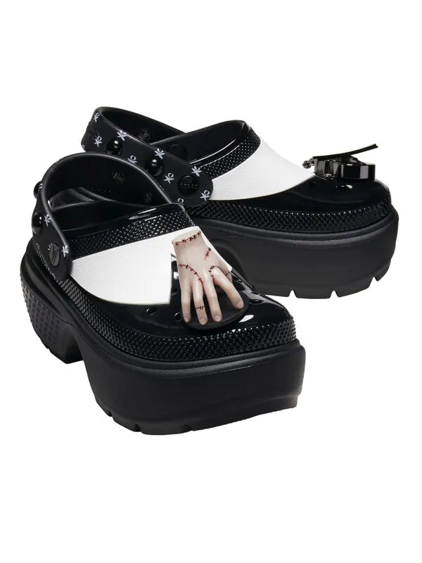 Сандалии clog 'wednesday stomp' Crocs — изображение 3 из 4, черный/белый