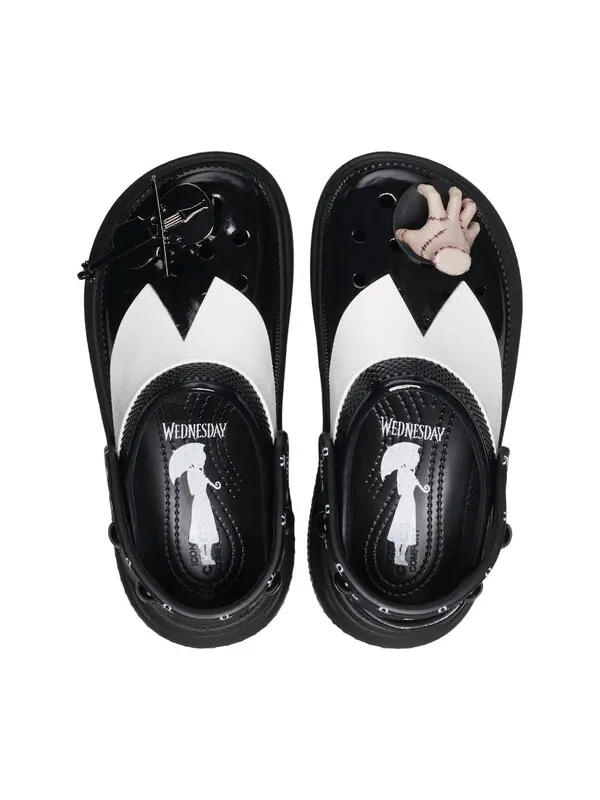 Сандалии clog 'wednesday stomp' Crocs — изображение 4 из 4, черный/белый