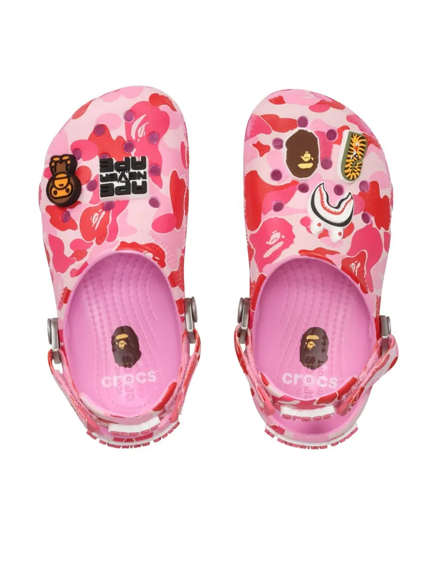 Кроссовки (GS) Crocs x A Bathing Ape Clog 'Carnation' — изображение 4 из 6, розовый