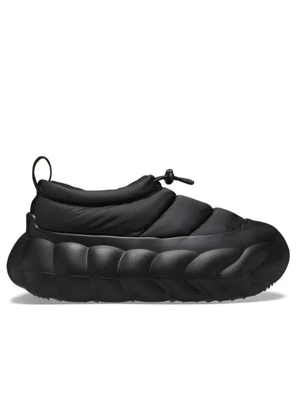 Кроссовки overpuff shorty Crocs — изображение 2 из 4, черный