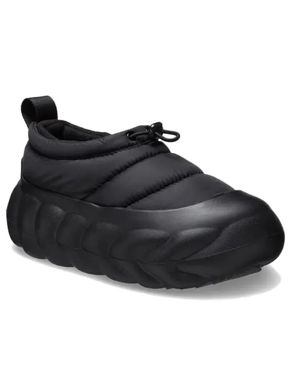 Кроссовки overpuff shorty Crocs — изображение 4 из 4, черный