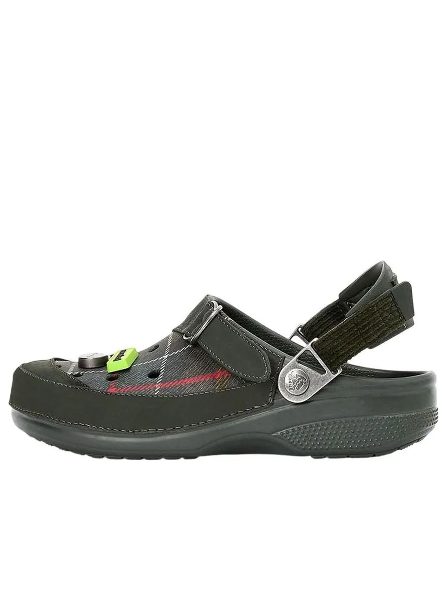 Сандалии Crocs x Barbour Clog 'Olive Plaid' — изображение 1 из 4, оливковый зеленый