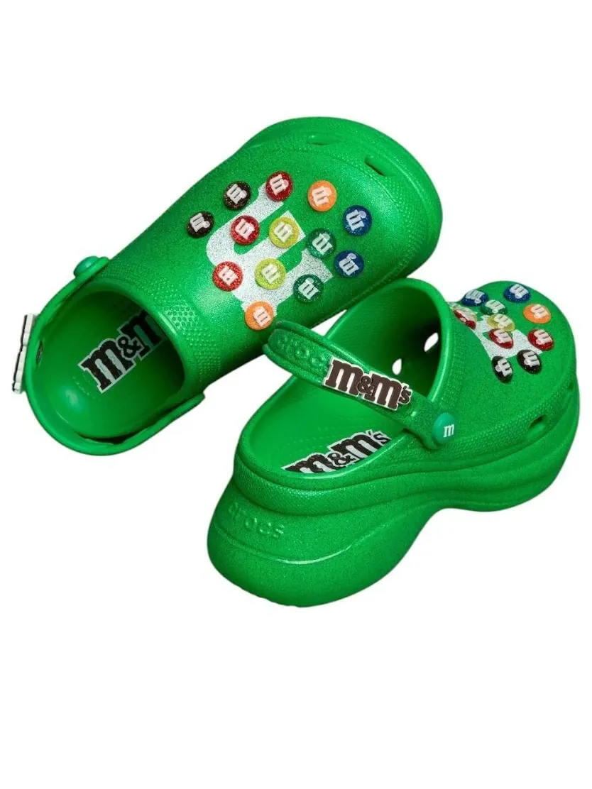 Сабо Crocs x M&M’s Bae Clog 'Multi Glitter' — изображение 4 из 7, зеленый