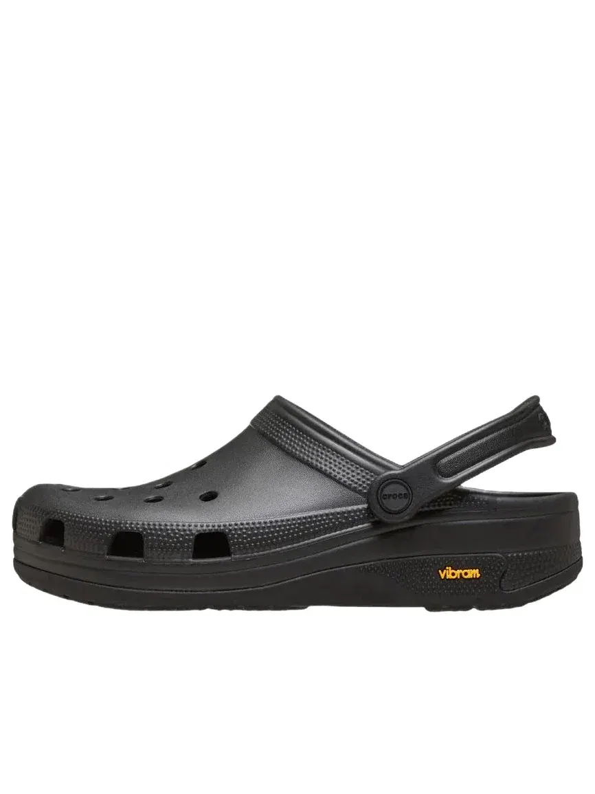 Мужские сандалии-клоги с закрытым носком Classic Clog Crocs — изображение 1 из 4, черный