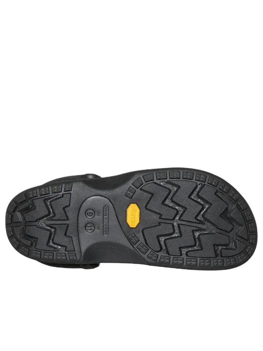Мужские сандалии-клоги с закрытым носком Classic Clog Crocs — изображение 4 из 4, черный