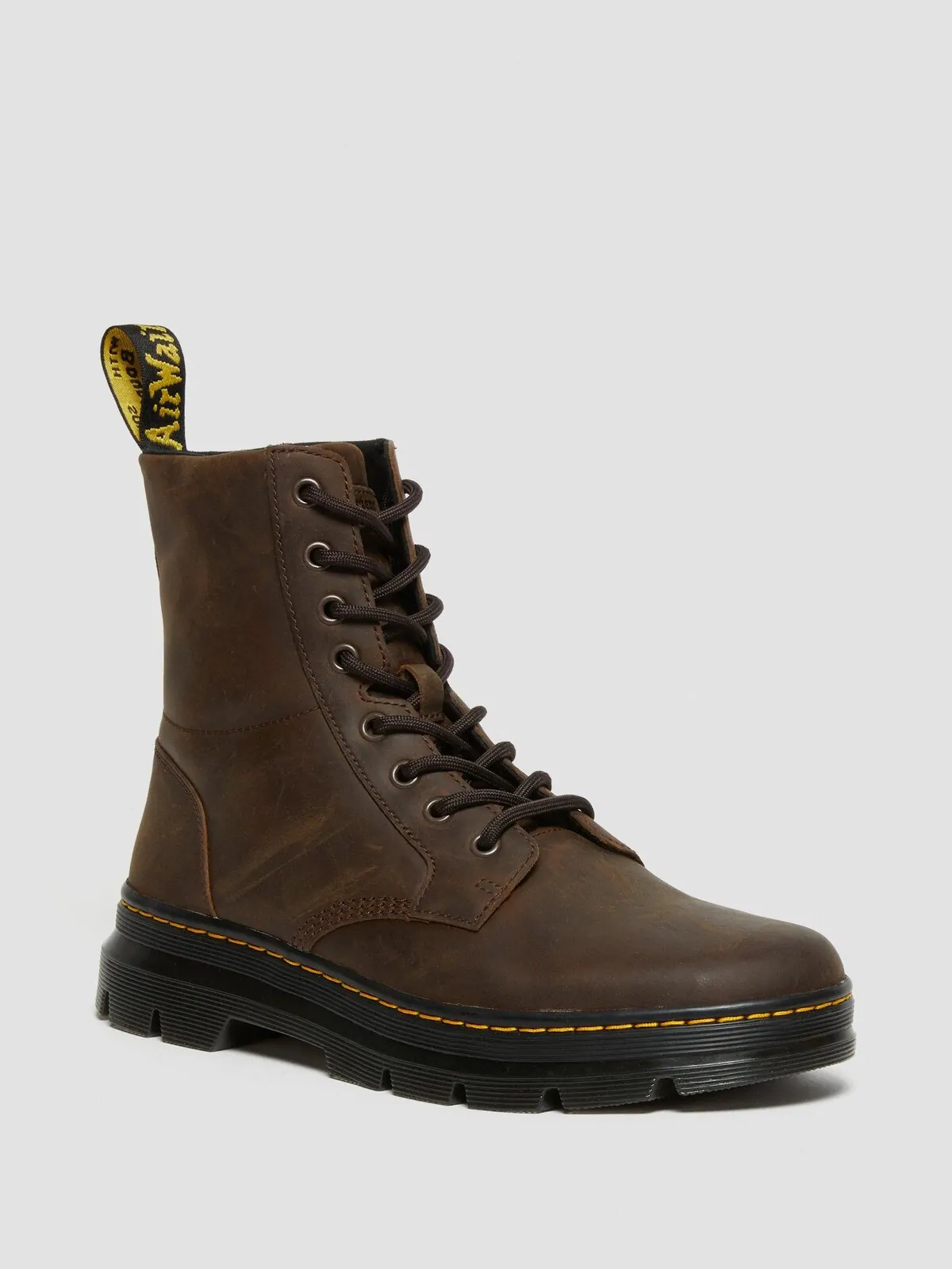 Ботинки женские Dr. Martens Combs Crazy Horse, натуральная кожа — изображение 2 из 8, коричневый