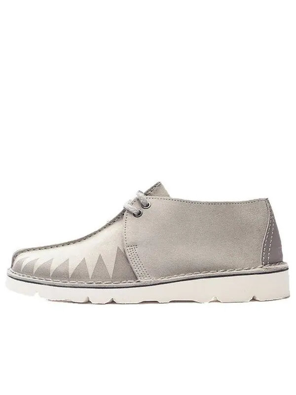 Кроссовки Clarks Originals x Neighborhood Desert Trek Ankle Shoes 'Grey' — изображение 1 из 4, серый/белый