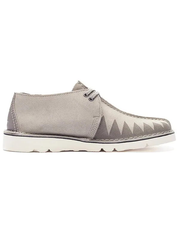 Кроссовки Clarks Originals x Neighborhood Desert Trek Ankle Shoes 'Grey' — изображение 2 из 4, серый/белый