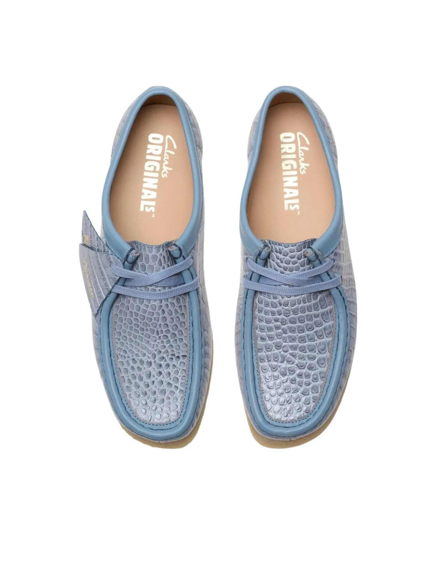 Кроссовки женские Clarks Wallabee Croc 'Powder Blue' — изображение 2 из 6, синий
