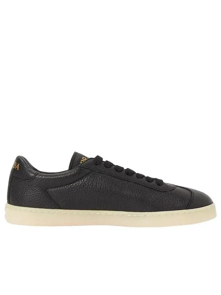 Мужские кроссовки из оленьей кожи с моделью FW25 Deerskin Leather Sneaker PRADA — изображение 2 из 6, черный