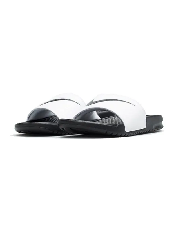 Тапочки klapki benassi swoosh 'black white' Nike — изображение 4 из 4, черный/белый