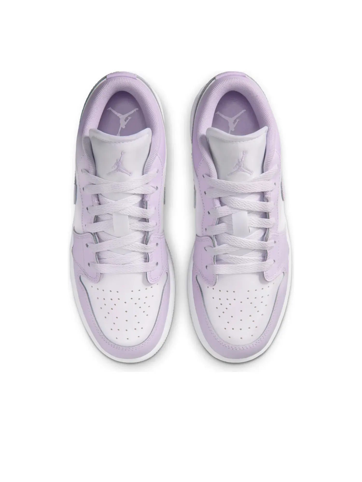 Кроссовки Air Jordan 1 Low 'Barely Grape Violet Mist' 553560-502 — изображение 3 из 7, фиолетовый