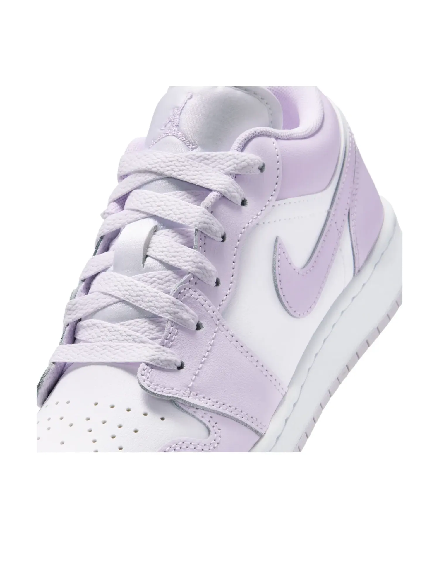 Кроссовки Air Jordan 1 Low 'Barely Grape Violet Mist' 553560-502 — изображение 6 из 7, фиолетовый