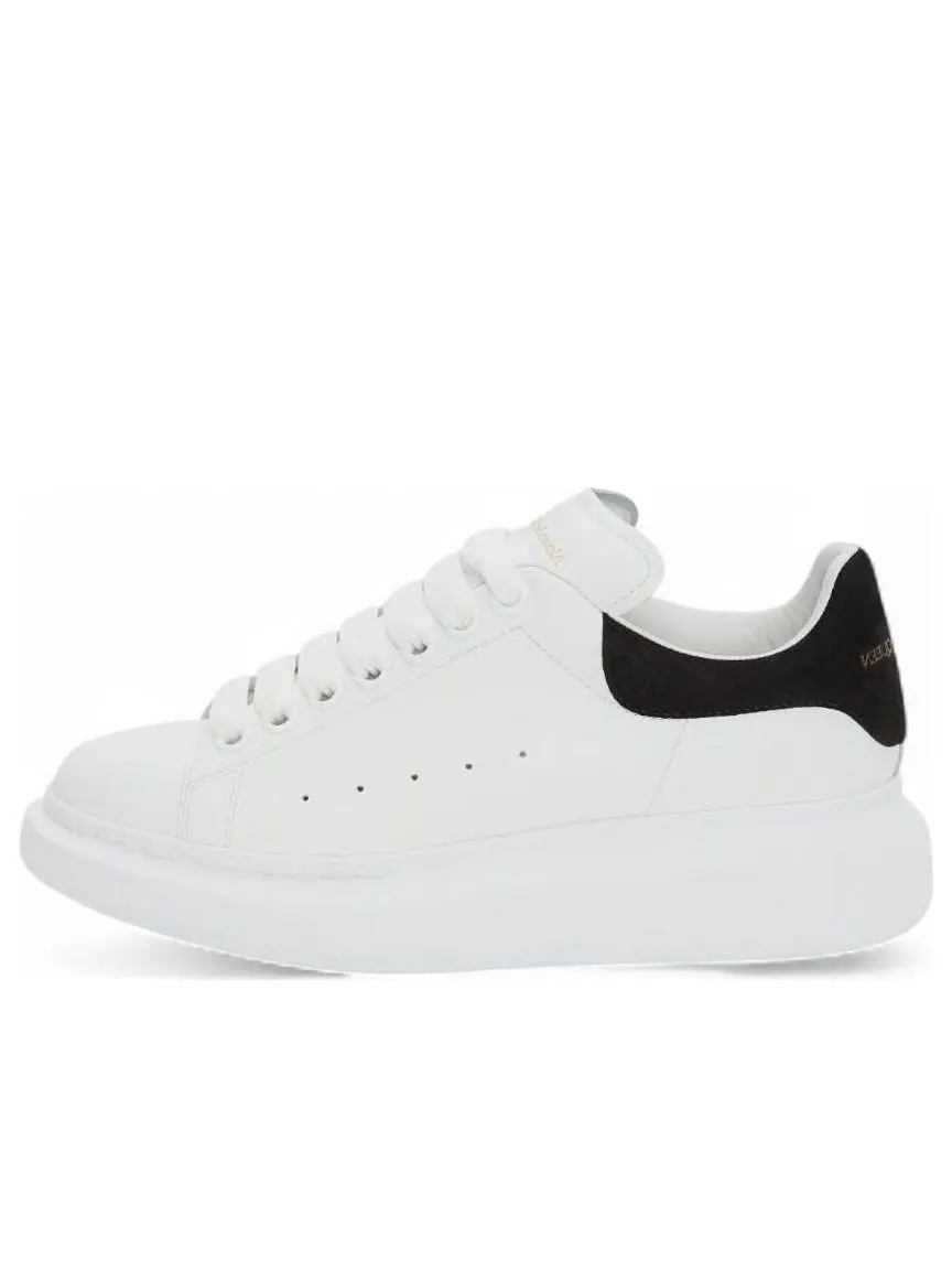 Кроссовки (WMNS) Alexander McQueen Oversized Sneaker 'White Black' 2024 — изображение 1 из 4, белый