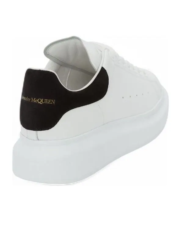 Кроссовки (WMNS) Alexander McQueen Oversized Sneaker 'White Black' 2024 — изображение 3 из 4, белый