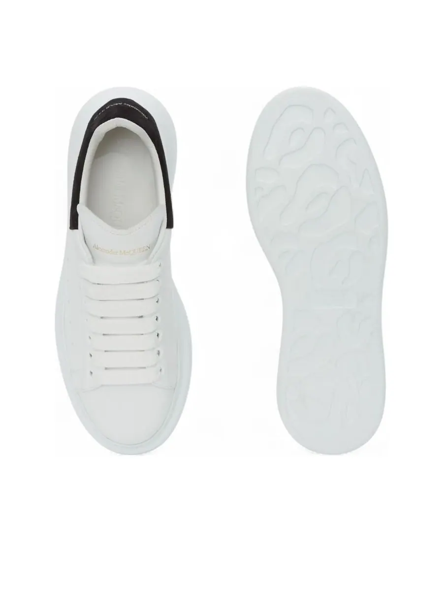 Кроссовки (WMNS) Alexander McQueen Oversized Sneaker 'White Black' 2024 — изображение 4 из 4, белый