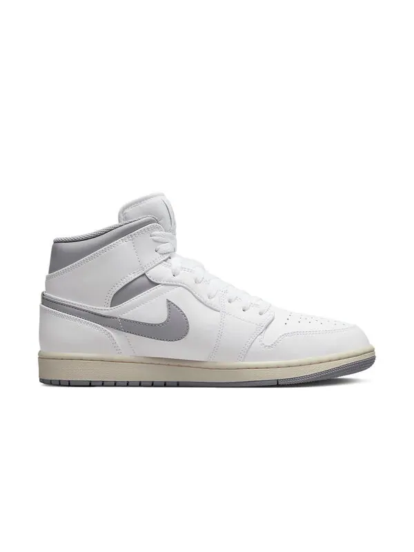 Кроссовки 1 средние Air Jordan — изображение 2 из 4, белый