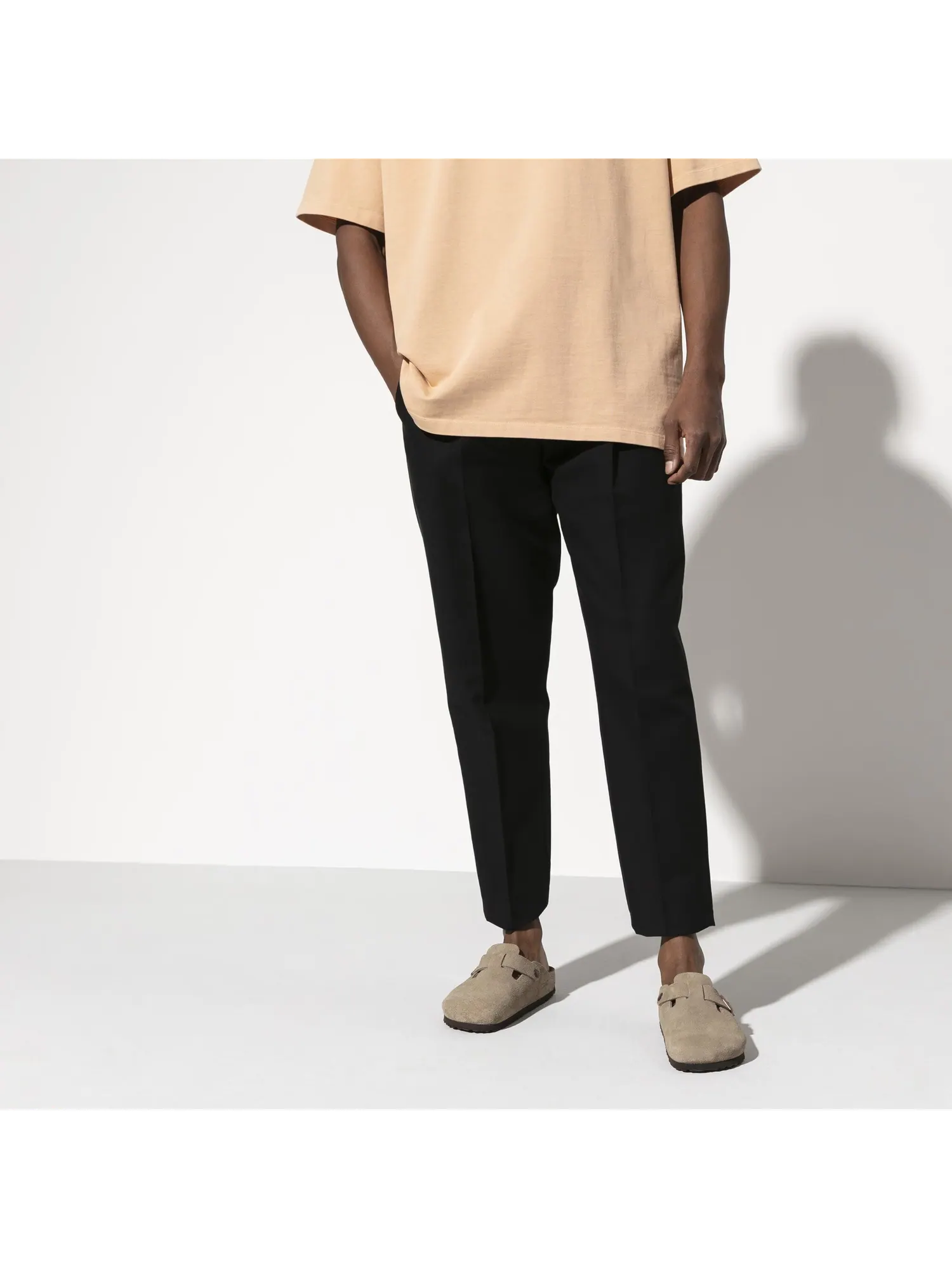 Клоги Birkenstock Boston Soft Footbed из замши — изображение 3 из 11, тауп