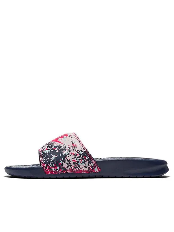 Тапочки benassi jdi print splash ink minimalistic black pink slippers Nike