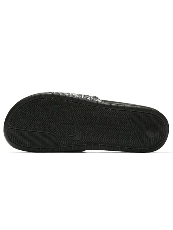 Тапочки benassi jdi print 'black summit white' Nike — изображение 4 из 4, черный