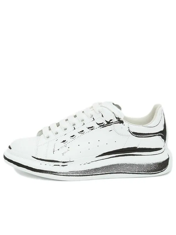 Кроссовки oversized sneaker 'white black print' Alexander Mcqueen — изображение 1 из 4, белый/черный