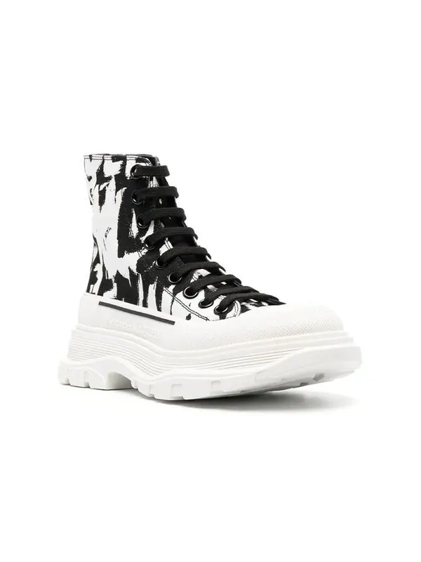 Кроссовки mcqueen graffiti tread slick boots 'white black' Alexander Mcqueen — изображение 2 из 4, белый/черный