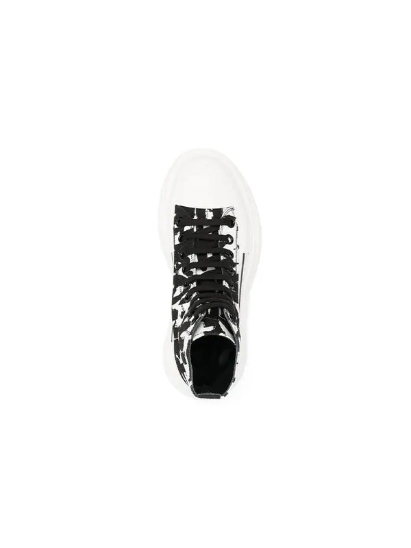 Кроссовки mcqueen graffiti tread slick boots 'white black' Alexander Mcqueen — изображение 3 из 4, белый/черный