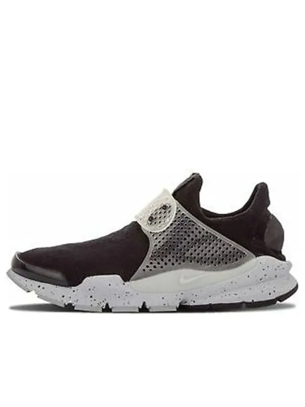 Фрагмент кроссовок x вытачка на носке Nike — изображение 1 из 4, черный