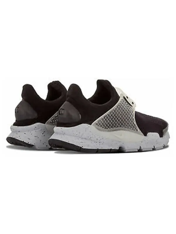 Фрагмент кроссовок x вытачка на носке Nike — изображение 3 из 4, черный