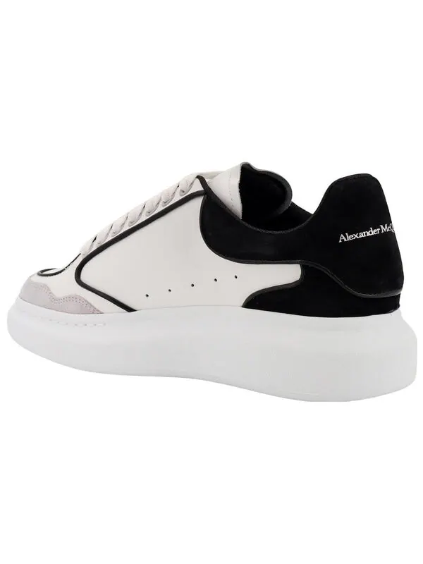 Кроссовки oversized leather sneakers 'white black' Alexander Mcqueen — изображение 2 из 3, белый/черный