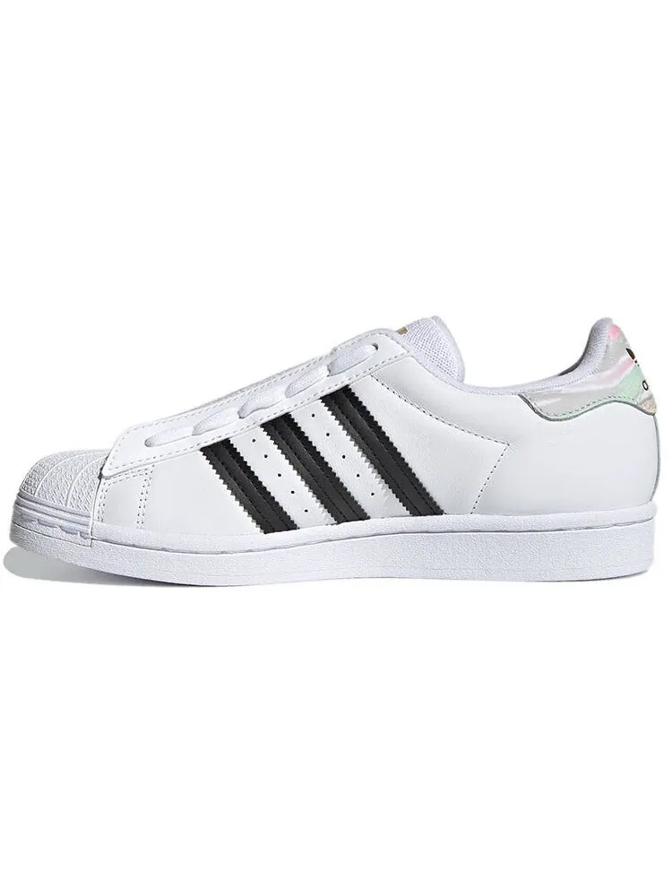 Кроссовки женские Adidas Superstar I Love Dance — изображение 2 из 6, белый/черный/зеленый