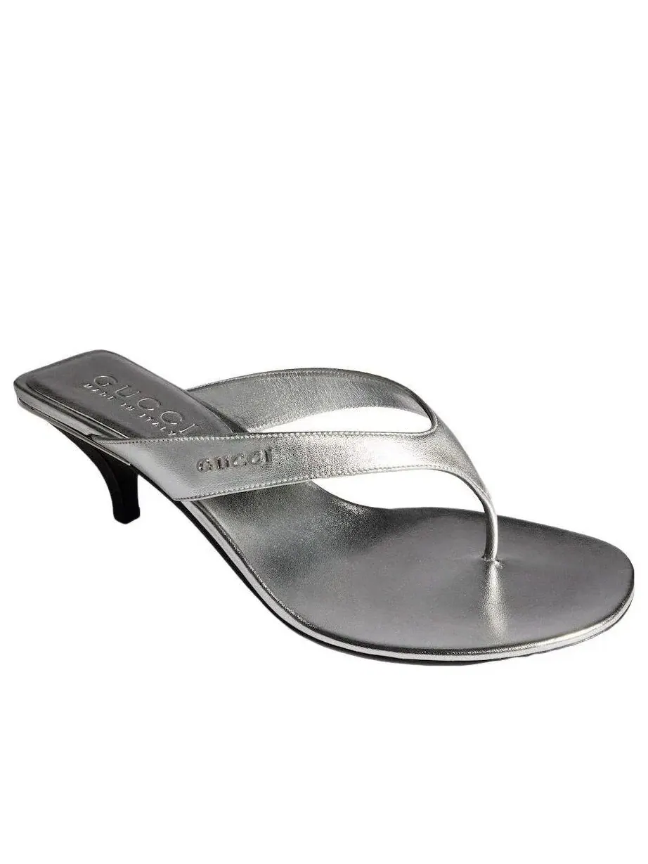 Женские шлепанцы с открытым носком на высоком каблуке модель Vittoria Thong Sandal Gucci — изображение 2 из 8, серебряный