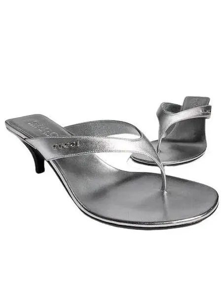 Женские шлепанцы с открытым носком на высоком каблуке модель Vittoria Thong Sandal Gucci — изображение 5 из 8, серебряный