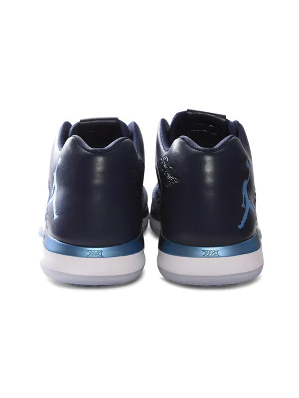 Кроссовки 31 низкие Air Jordan — изображение 3 из 4, темно-синий/белый