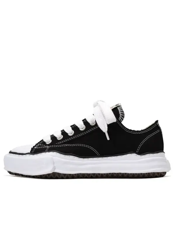 Кроссовки Maison MIHARA YASUHIRO Peterson OG Sole Canvas Low-top Sneaker — изображение 1 из 5, черный