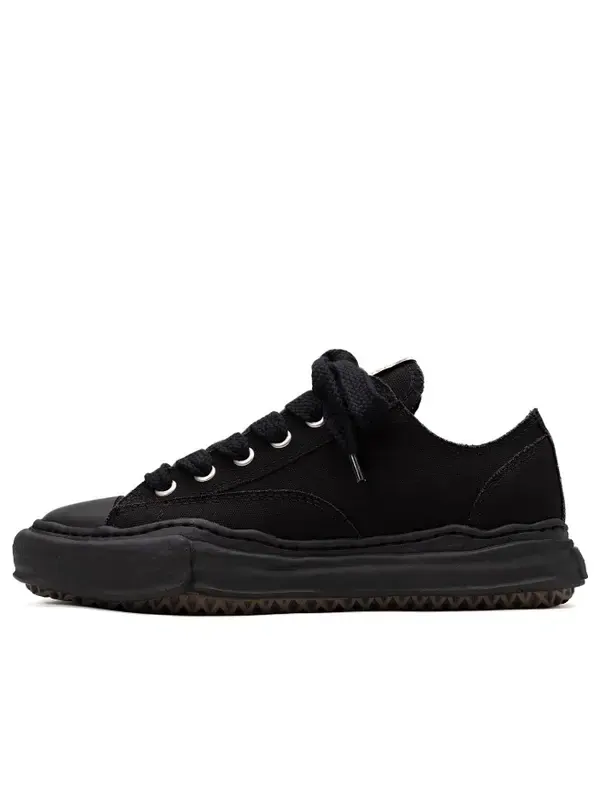 Кроссовки peterson og sole canvas low-top sneaker 'black' Maison Mihara Yasuhiro — изображение 1 из 4, черный