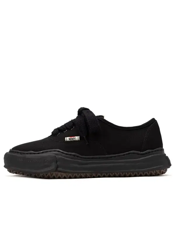 Кроссовки baker og sole canvas low-top sneaker Maison Mihara Yasuhiro — изображение 1 из 1, черный
