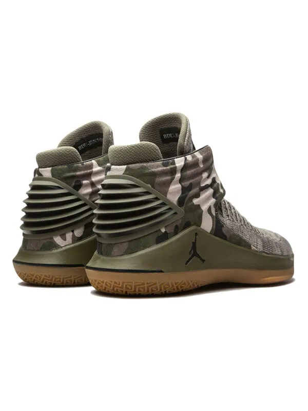 Кроссовки 32 Air Jordan — изображение 3 из 4, оливковый/черный