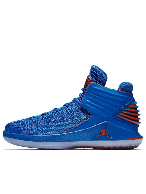 Кроссовки 32 Air Jordan — изображение 1 из 4, синий/оранжевый
