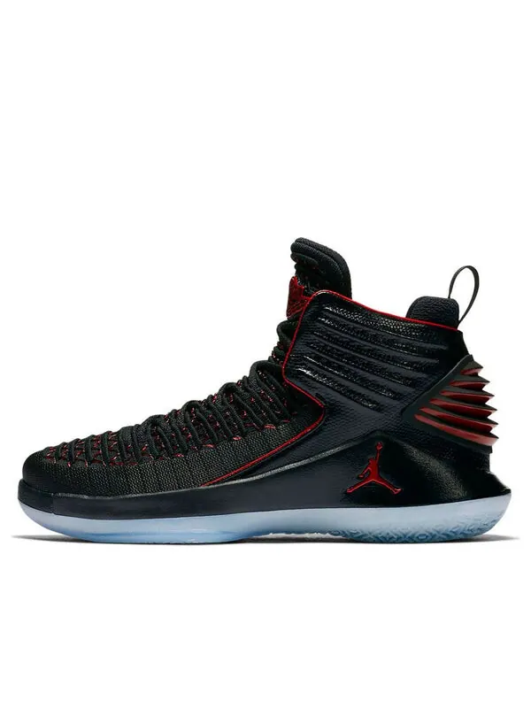 Кроссовки 32 Air Jordan — изображение 1 из 4, черный/красный