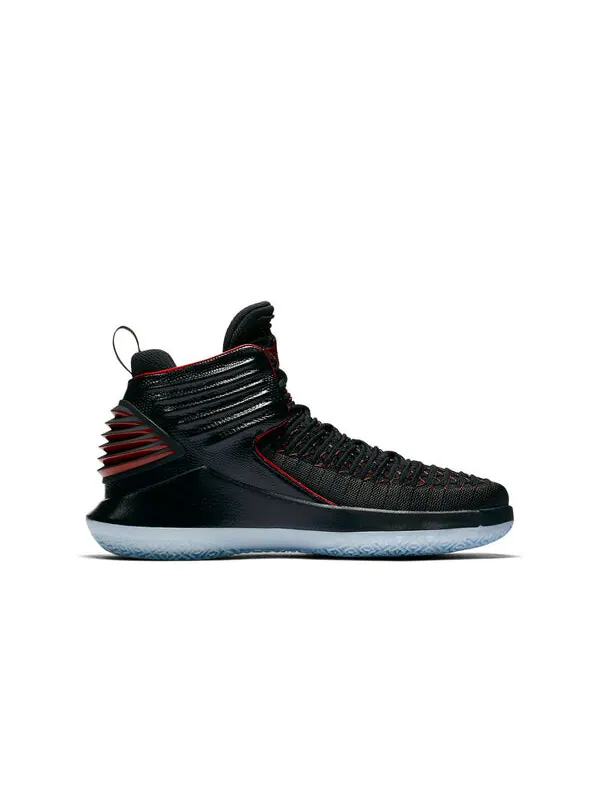Кроссовки 32 Air Jordan — изображение 2 из 4, черный/красный