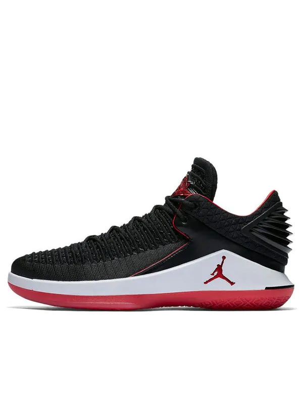 Кроссовки 32 низкие Air Jordan — изображение 1 из 4, черный/белый/красный