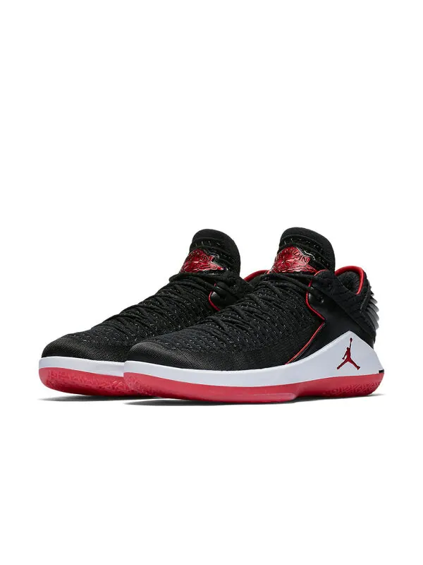 Кроссовки 32 низкие Air Jordan — изображение 4 из 4, черный/белый/красный