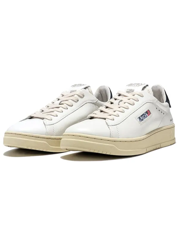 Кроссовки dallas leather low 'white navy' Autry — изображение 2 из 4, белый/темно-синий