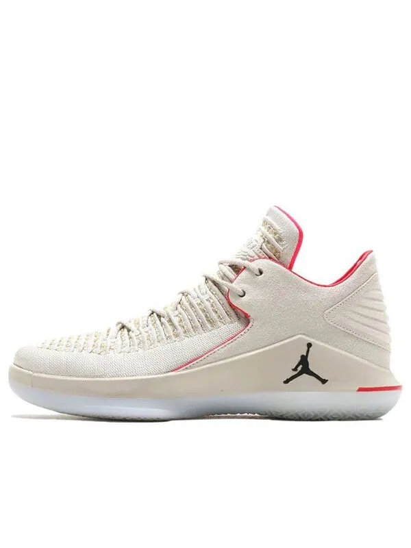 Кроссовки 32 низкие Air Jordan — изображение 1 из 4, светлый/черный-бежевый